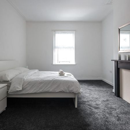 Spacious 4 Bed House In Birmingham, Suitable For Contractors Luaran gambar
