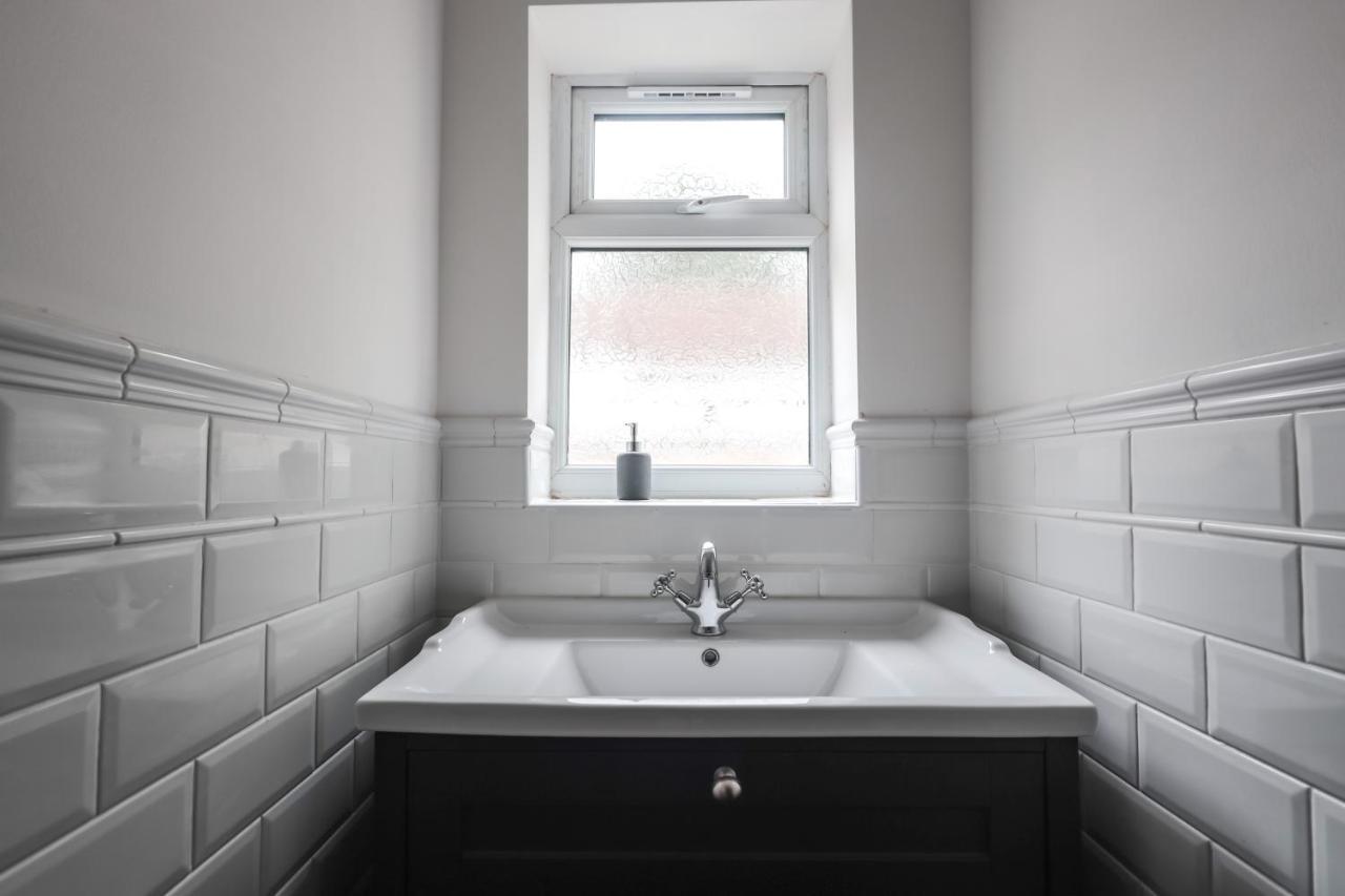 Spacious 4 Bed House In Birmingham, Suitable For Contractors Luaran gambar