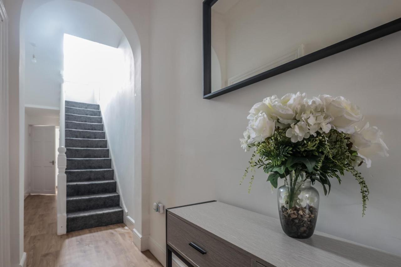 Spacious 4 Bed House In Birmingham, Suitable For Contractors Luaran gambar